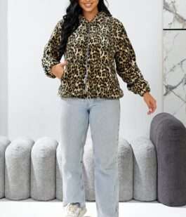 Бомбер женский c капюшоном, цвет леопардовый, 257R48