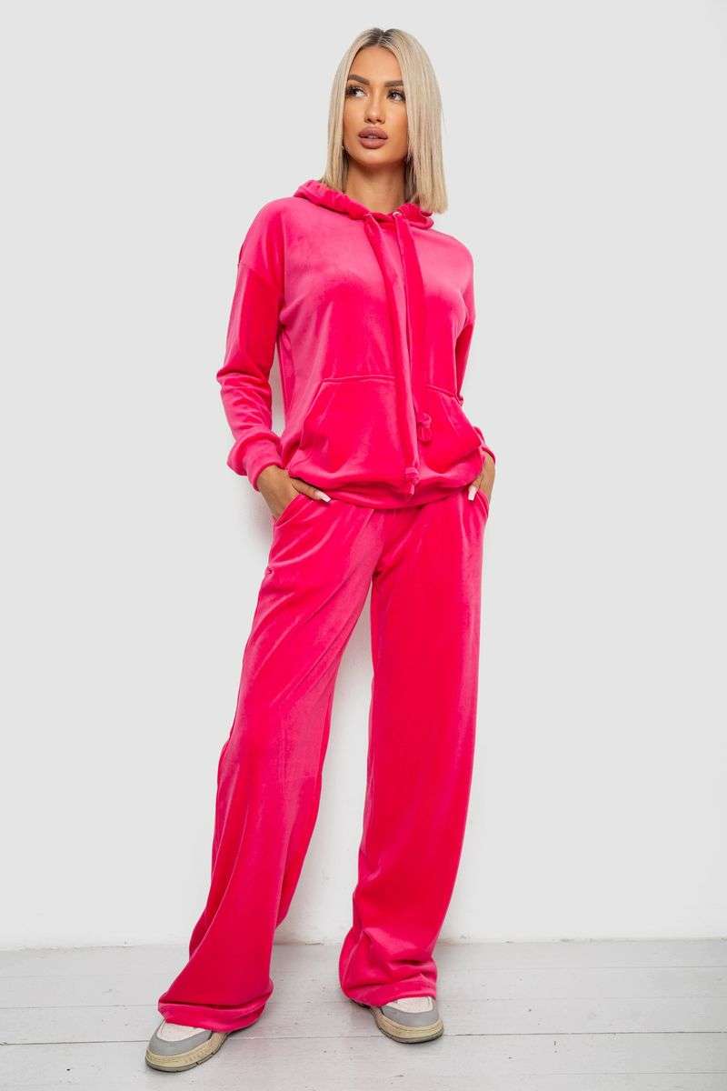 Спортивный костюм женский велюровый свободного кроя