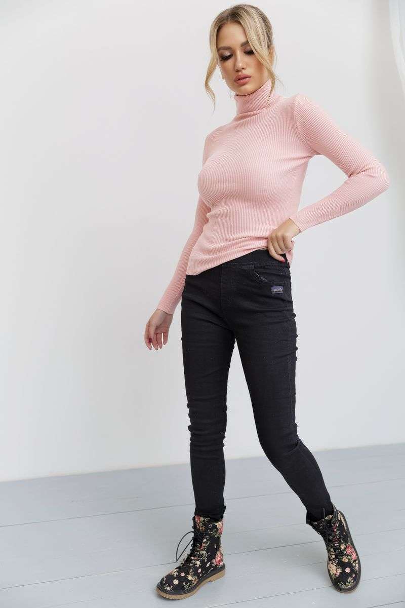 Стильный женский гольф в рубчик