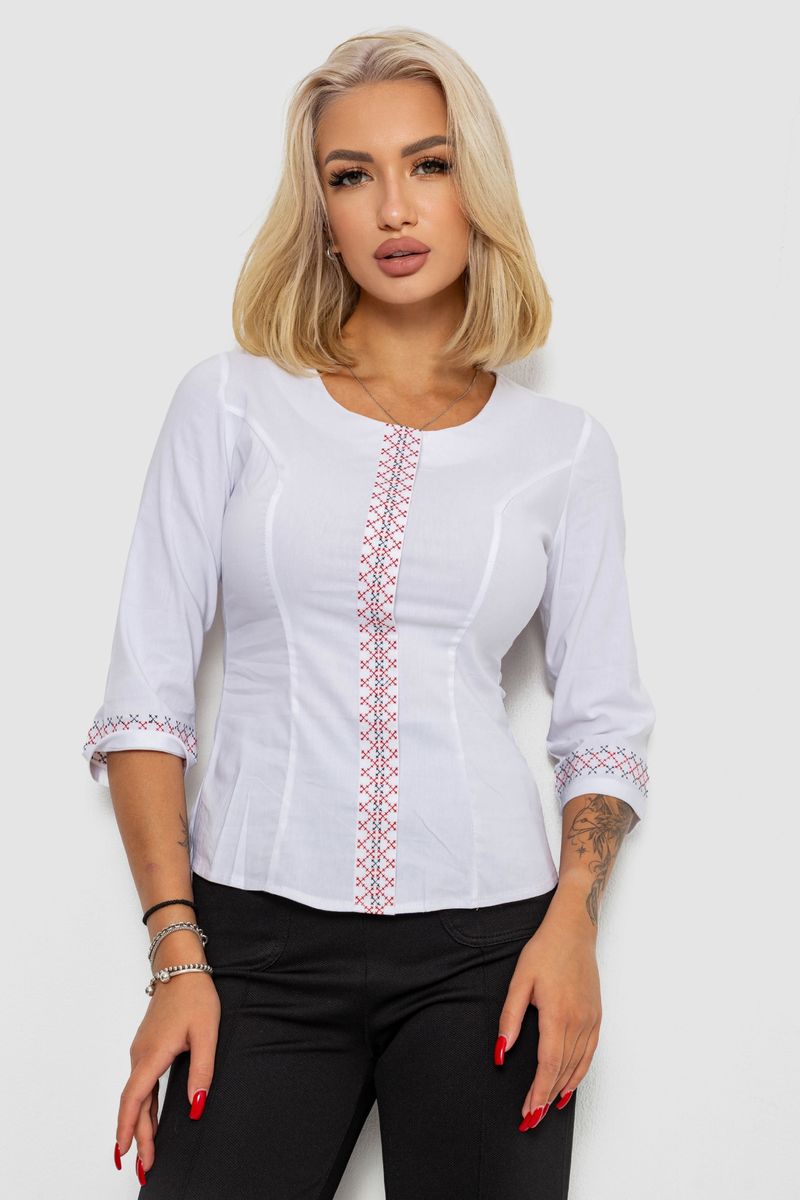 Блуза классическая с вышивкой